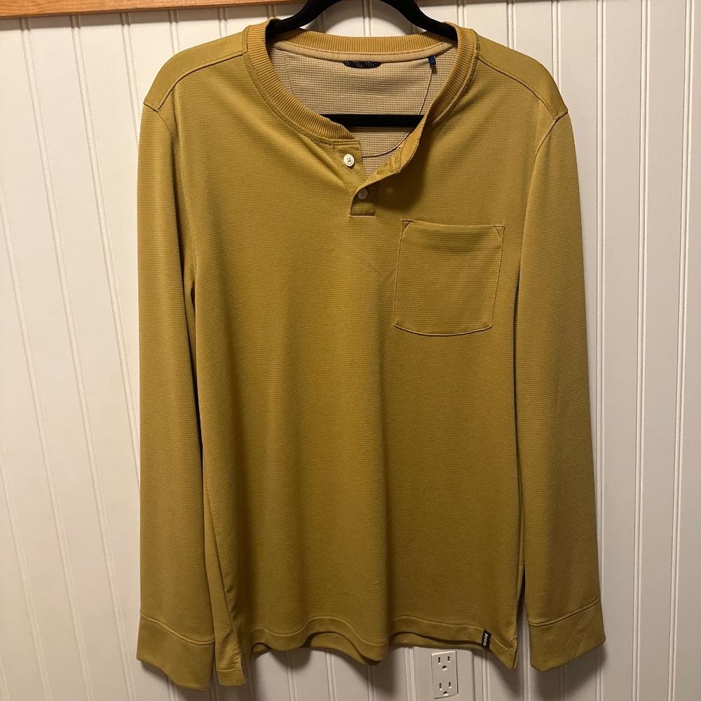 prAna Sol Defender Henley Men’s Slim Fit - Long Sleeve Pullover - Size Large